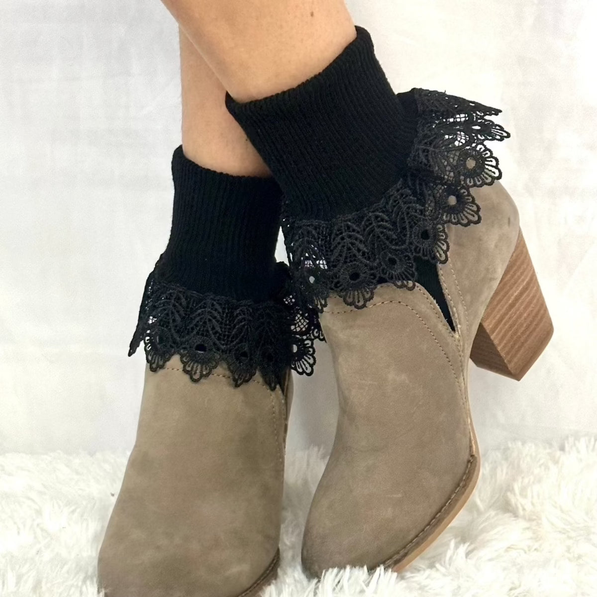BLOSSOM lace cuff socks - black