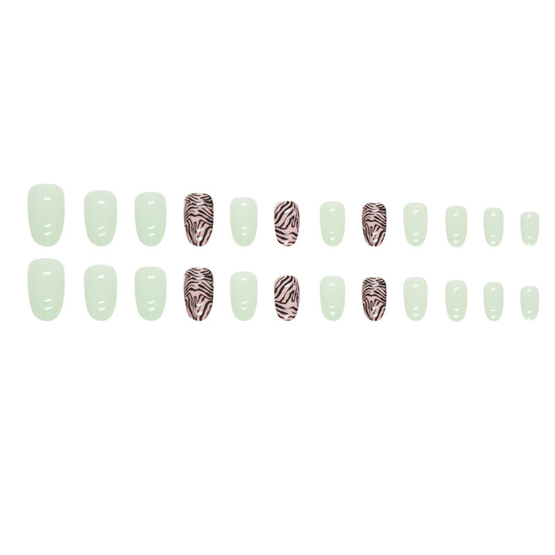 Pure Green Round Oval Fake Nails Fresh Jasmine Milk Green Black Hill Pattern Wearable Nails