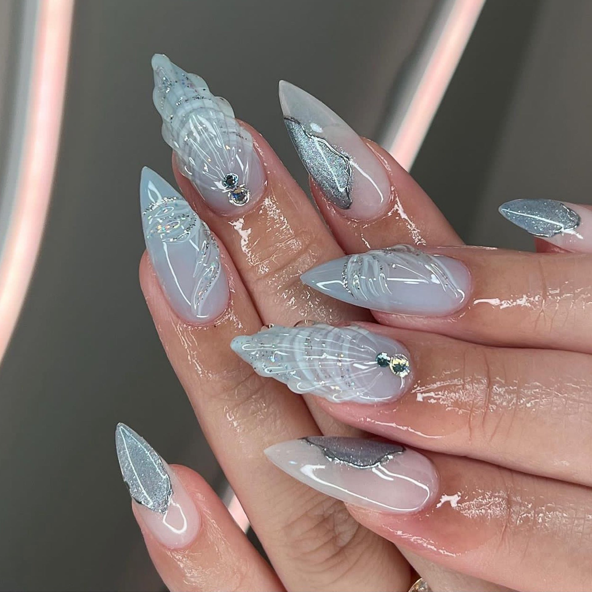 Cold Tone 3D Shell Almond Fall Nails for Wholesale