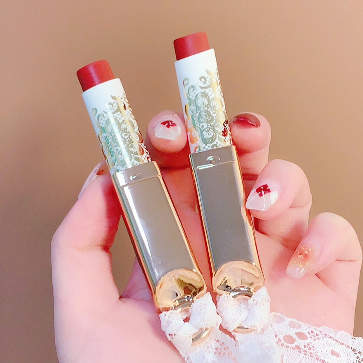 Lace Lipstick: Velvet Matte Long-Lasting Lip Gloss