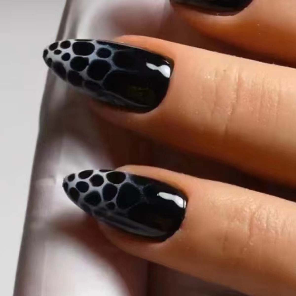 Almond-Shaped Black Leopard Print Gradient Nail Stickers