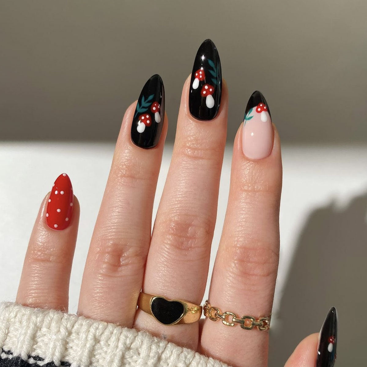 Almond-Shaped Black Red French Tree Mushroom Print Removable Nails