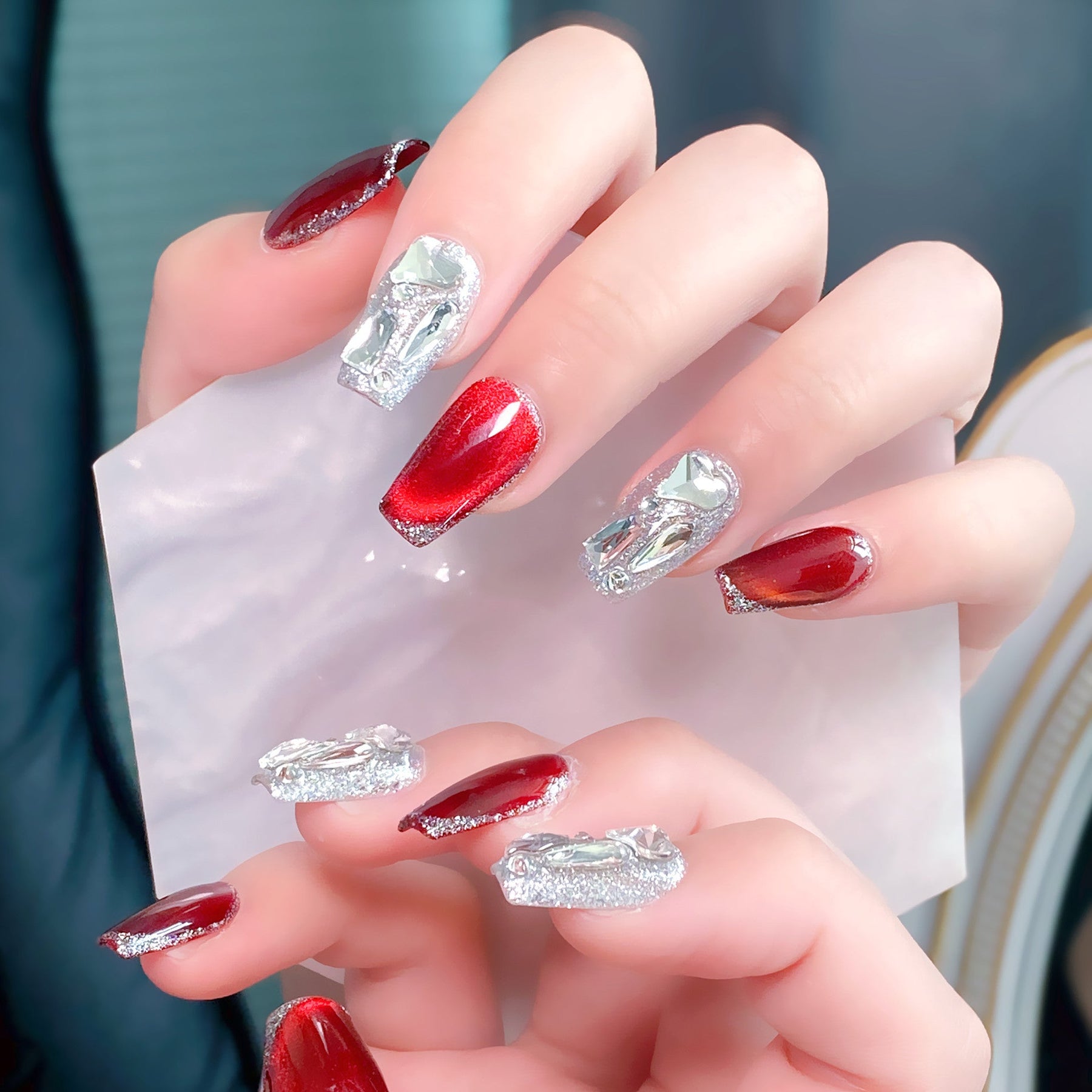 Chic Handmade Simple Burgundy Flash Diamond Fall Nails, Versatile and Popular Nail Patches