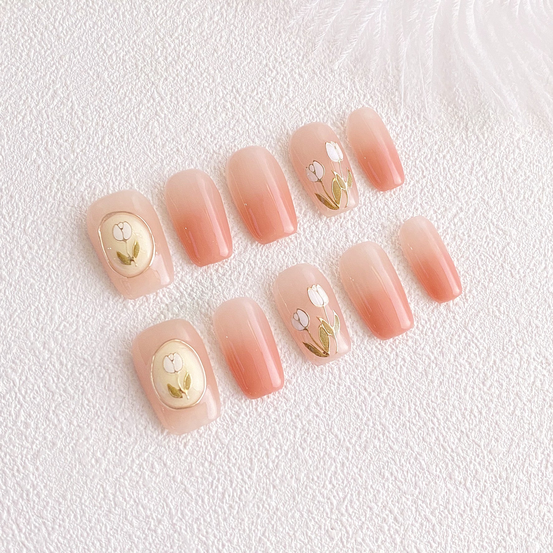 Chic Handmade Gradient Tulip Minimalist Hand-Painted Fall Nails, Original and Stylish Nail Patches