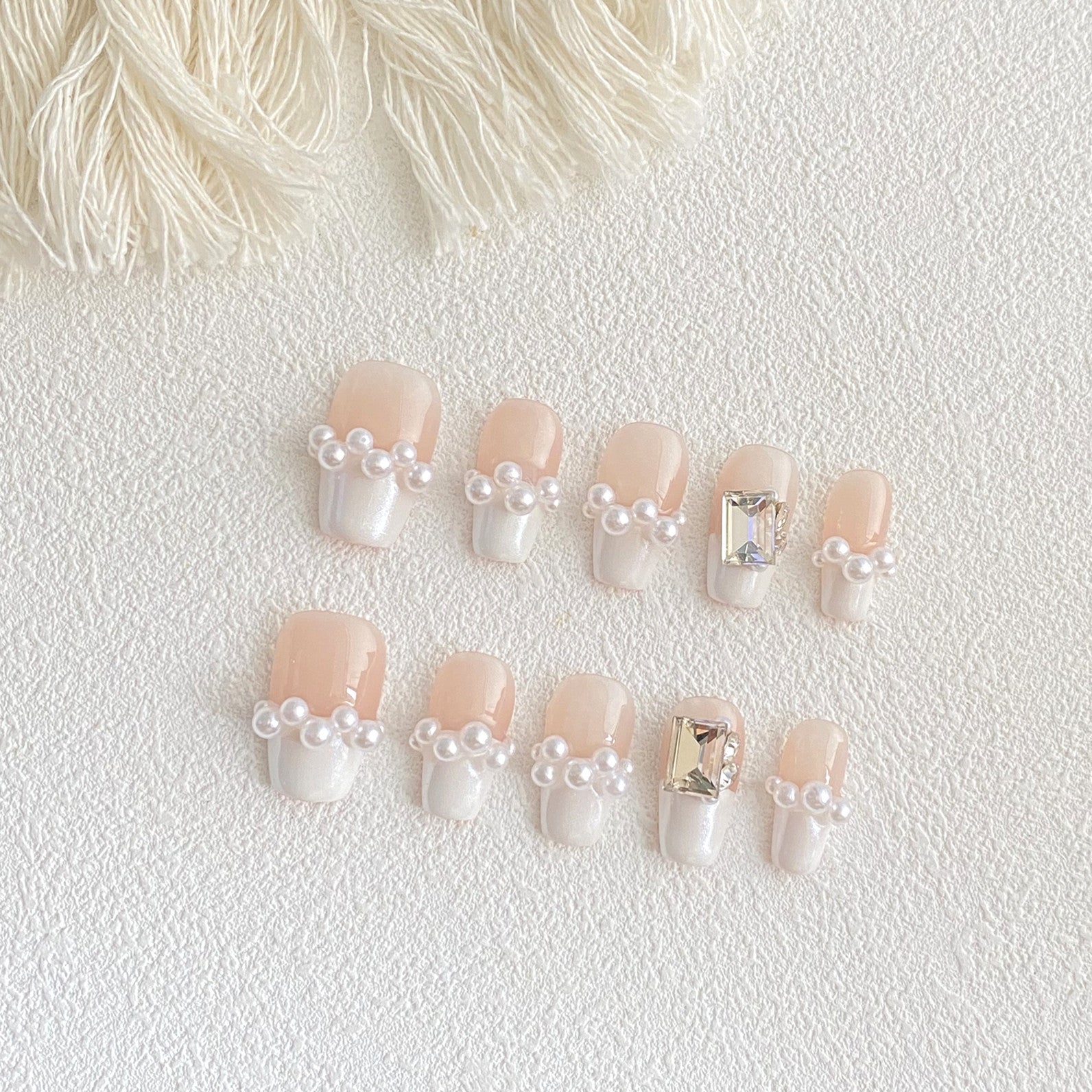 Chic Handmade Pearl Skirt Hem Fall Nails, Trendy and Versatile Nail Patches