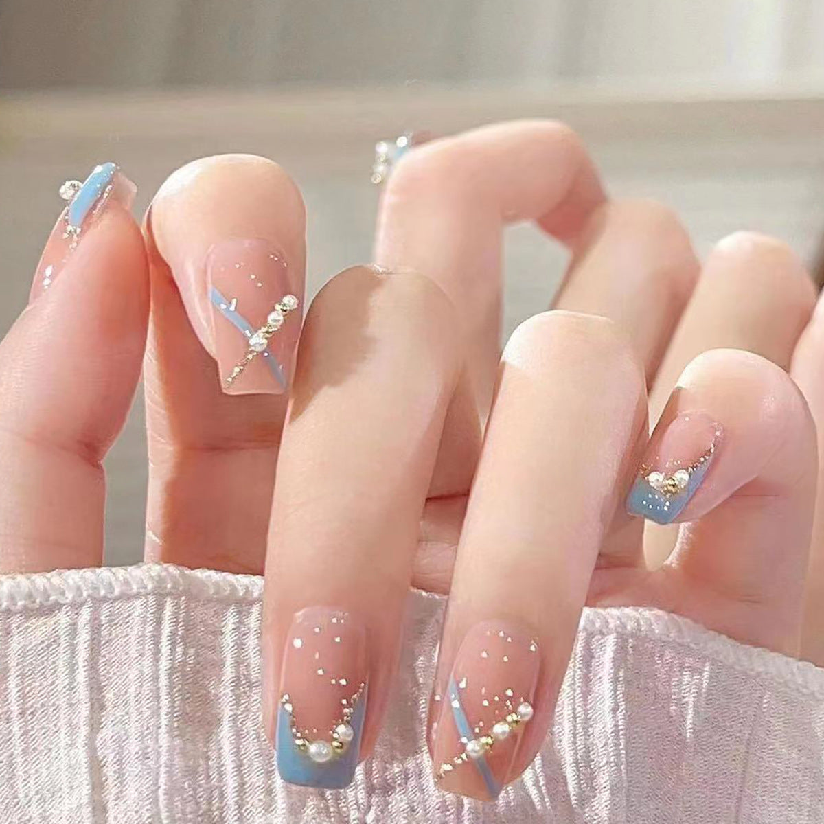 Chic Sea Salt Pearl Line Short French Press-On Nails