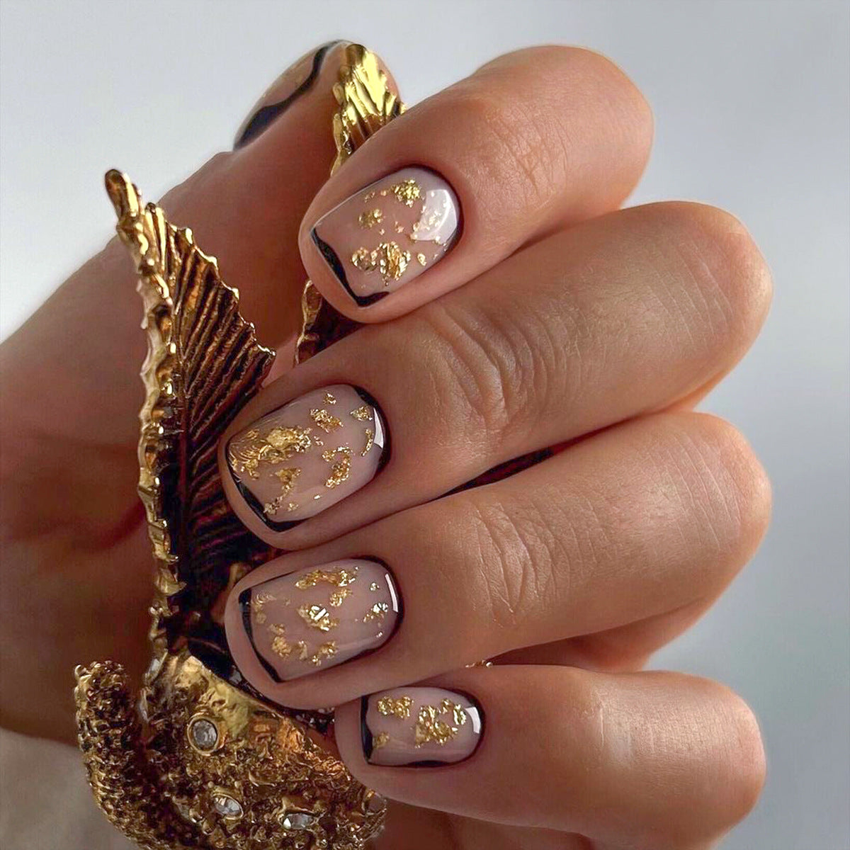 Short Nude Black-Edge Nail Art Tips with Glitter, Wearable Nails