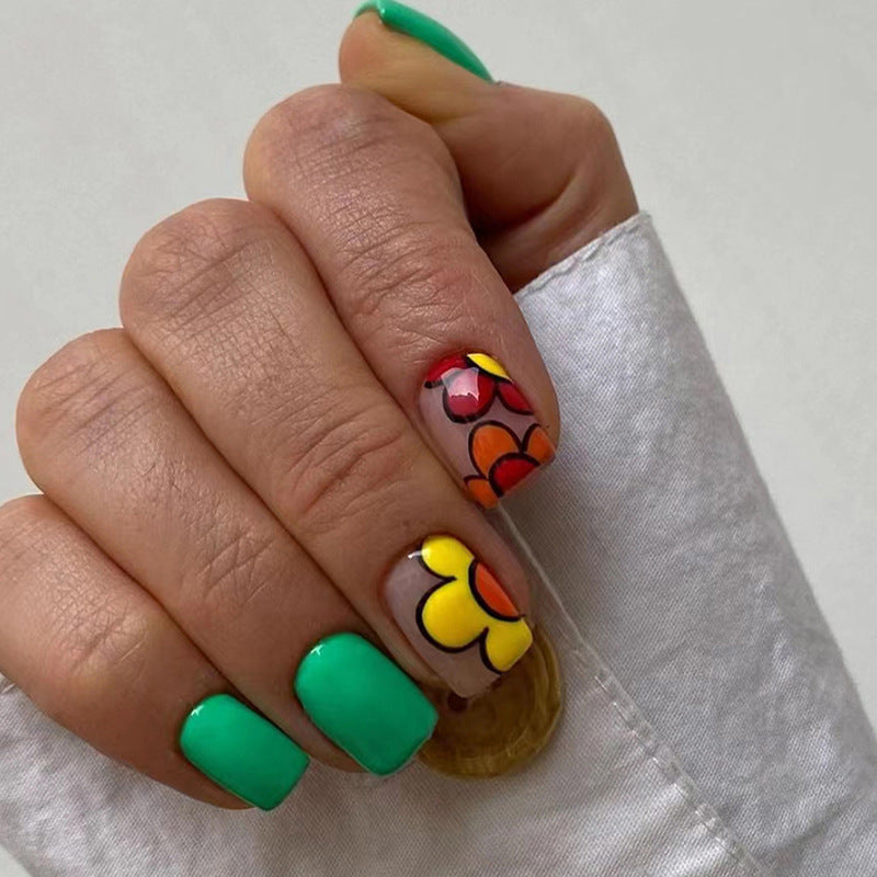 Short Adorable Flower Painted Nails, Simple and Fresh Green