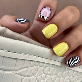 Simple Sweet-Cool Zebra Stripe Yellow Nails, Short and Stylish