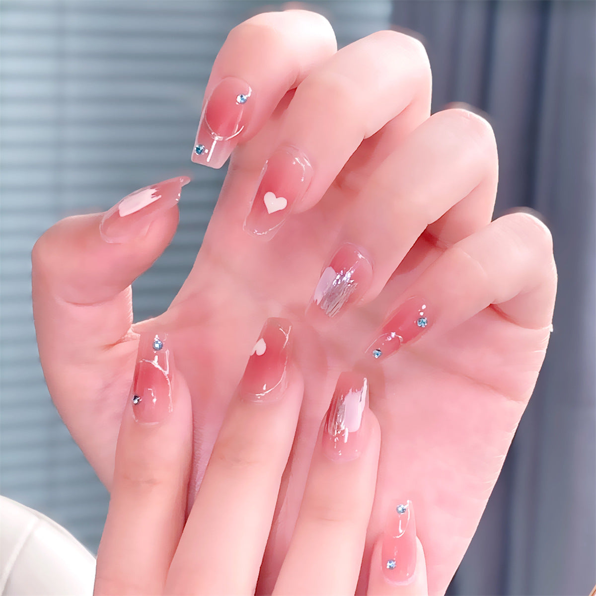 Chic Handmade Blush Short Staircase Fall Nails, Sparkling Diamond Hand-Painted Nail Patches