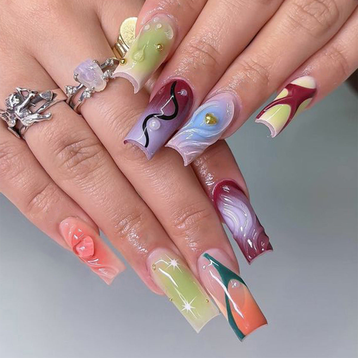 3D Curved Striped Heart Gradient Nail Tips