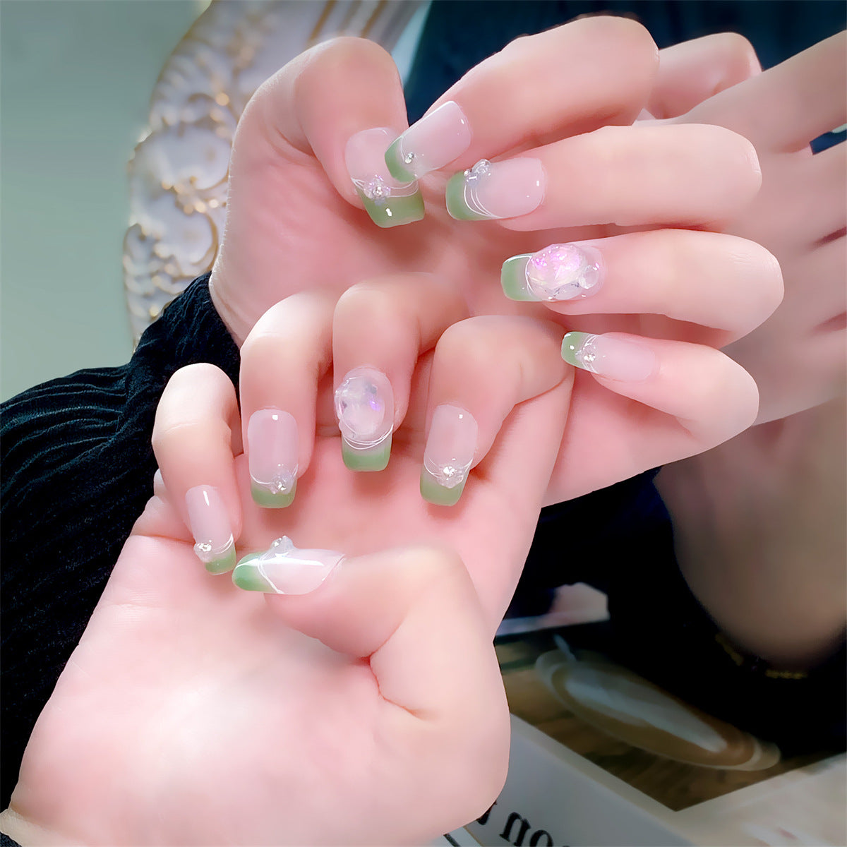 Chic Handmade Flower Year Large Flash Diamond French Fall Nails, Original and Stylish Nail Patches