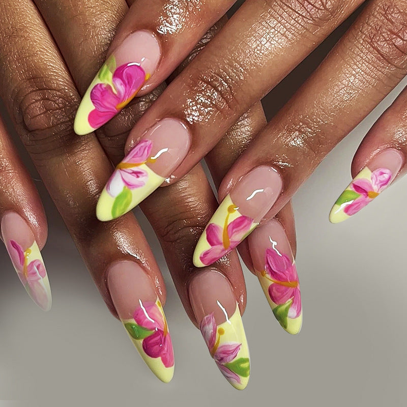 New Almond-Shaped Nail Tips with Floral Edges