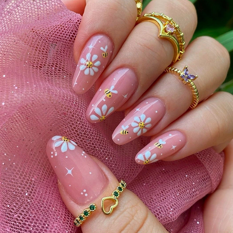 Cute Bee and Flower Nail Tips for Sweet Looks