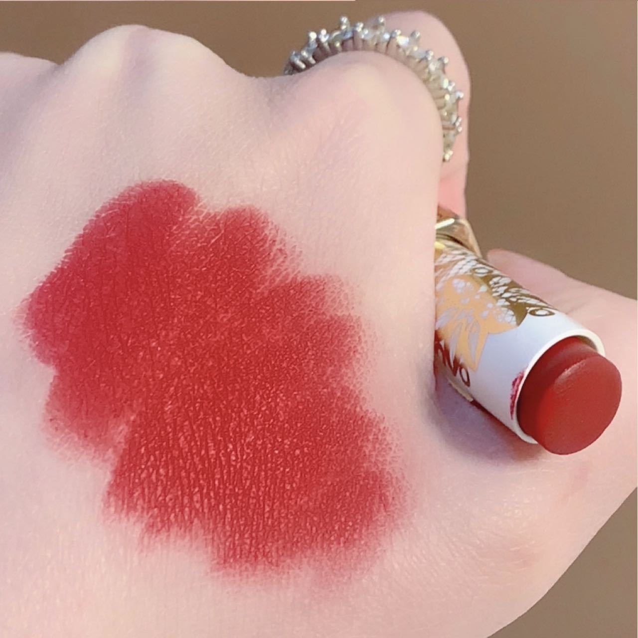 Lace Lipstick: Velvet Matte Long-Lasting Lip Gloss