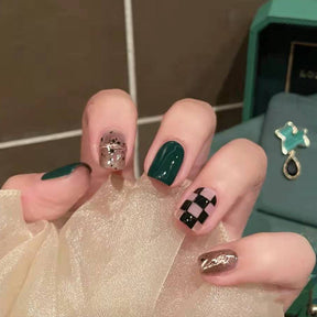 Ultra-Thin Green Checkerboard Removable Nail Tips